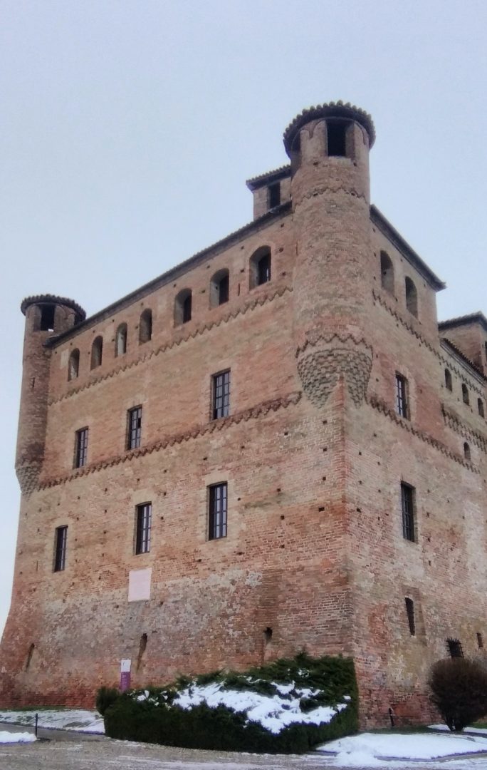 File:Grinzane Cavour Castle, Piemonte 10-12-21.jpg