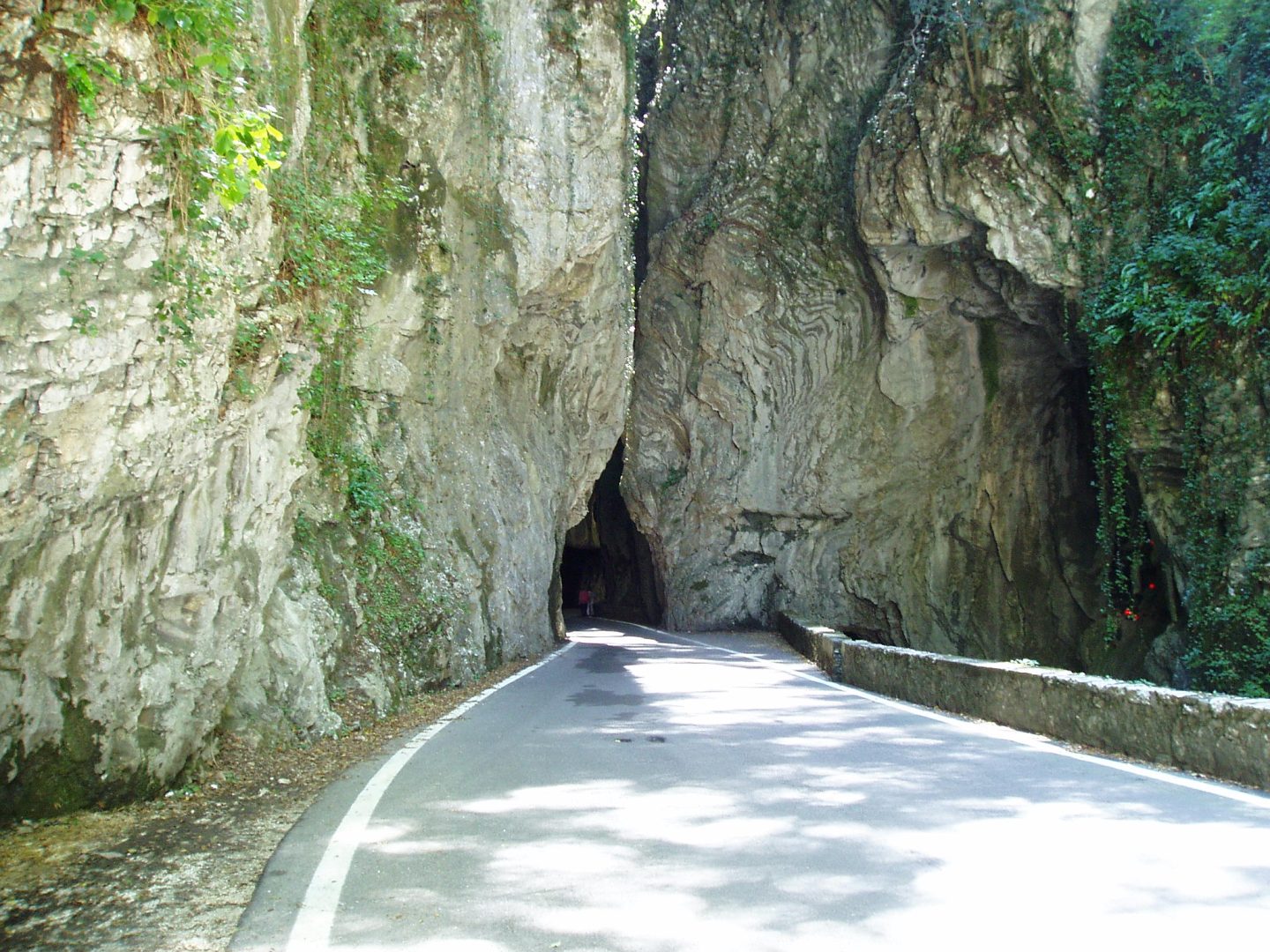 File:Ingresso della Forra a Tremosine.jpg