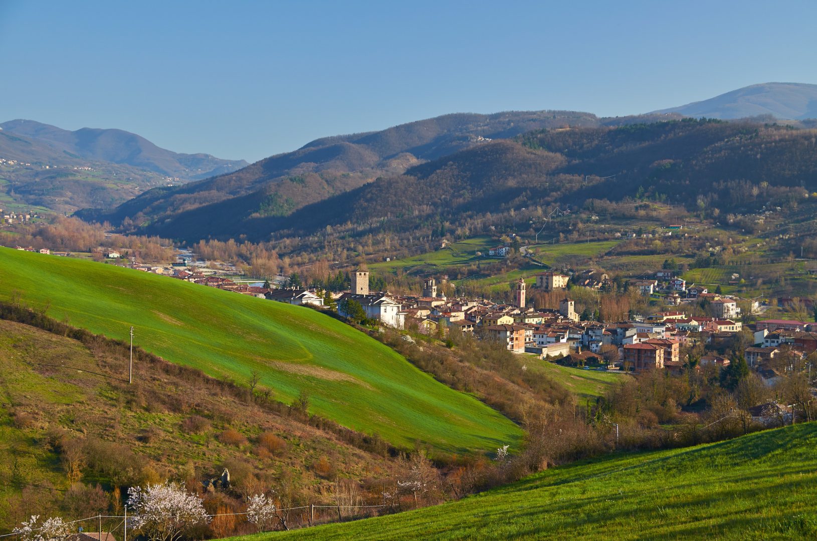File:Varzi - panoramio.jpg